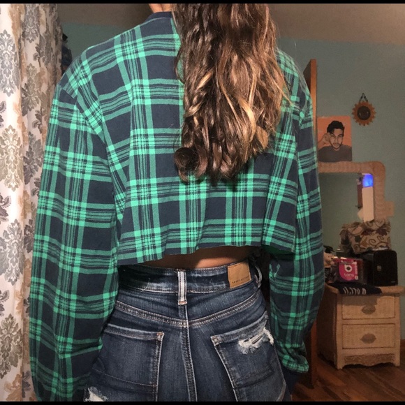 Southern Lady Plaid Raw Hemmed Crop Top - Picture 4 of 7